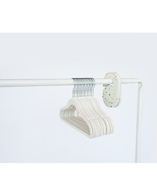 3 Sprouts Pack of 15 Velvet Clothes Hangers for Children - Cream with Set of 8 Wardrobe Dividers - Terrazzo Hangers