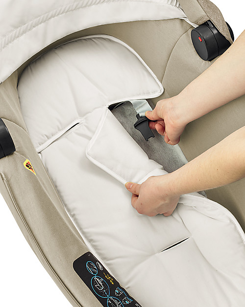 Bébé Confort/Maxi Cosi Jade Carrycot, Nomad Sand Up to months