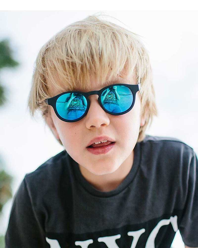 Babiators Blue Collection Sunglasses, The Agent - Black Keyhole/Polarized  Dark Blue Lens - 100% UV Protection unisex (bambini)