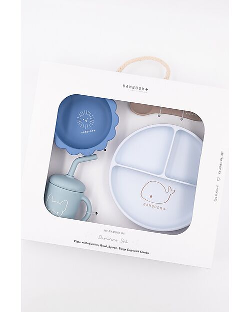 https://data.family-nation.com/imgprodotto/bamboom-baby-meal-set-plate-bowl-spoon-glass-blue-antibacterial-silicone-meal-sets_487540.jpg