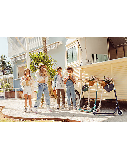 Banwood Maxi Scooter with Removable Basket - Cream - from 6 Years Up to 100 kg Scooters