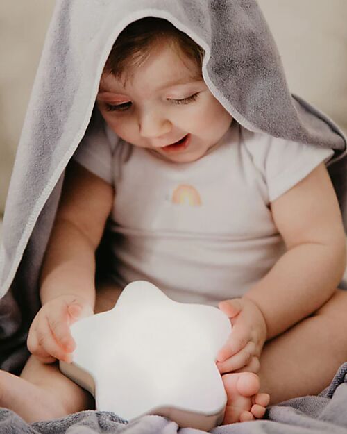 Bblüv Star Music Box and Night Light - Lightweight and Portable - Auto Shut-Off Nightlights