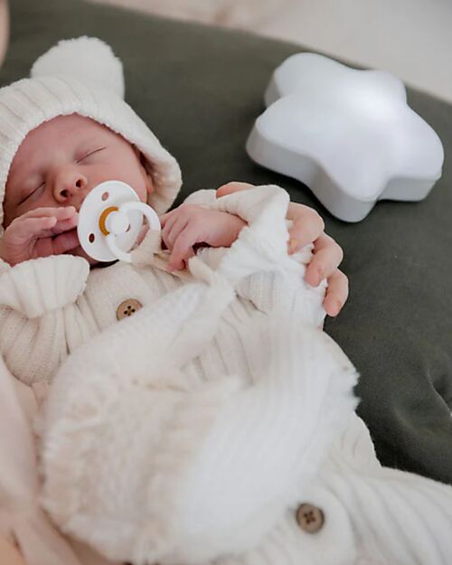 Bblüv Star Music Box and Night Light - Lightweight and Portable - Auto Shut-Off Nightlights