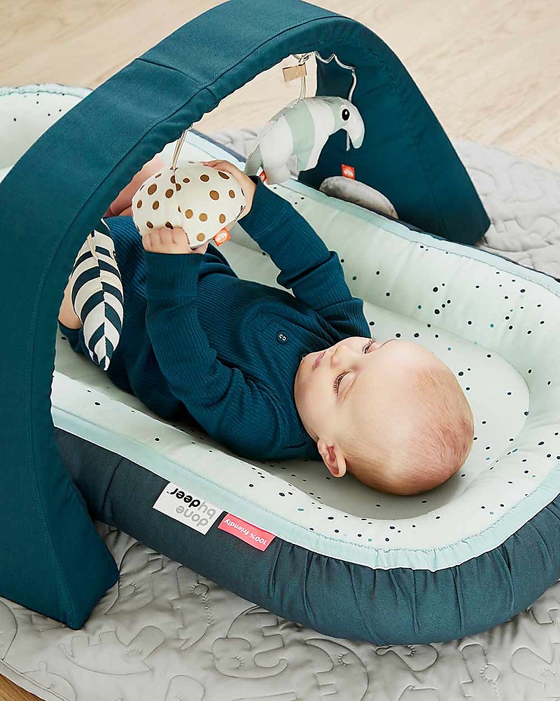 https://data.family-nation.com/imgprodotto/done-by-deer-cozy-nest-plus-dreamy-dots-blue-cotton-suitable-from-birth-baby-nest_70773_zoom.jpg