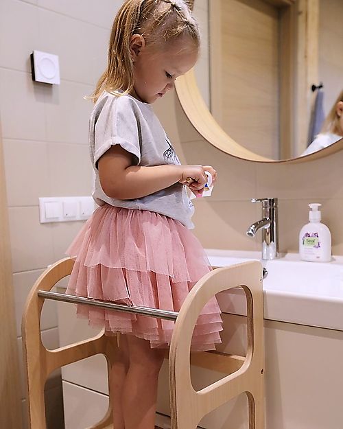 Ette Tete OUTLET - Convertible Montessori Learning Tower Step'n'Sit, Natural with Golden Clasp Locks - Showroom Sample Montessori Towers