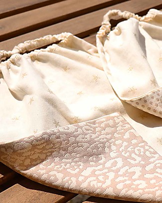 Family Nation Bavaglino con Elastico - Reversibile - Leopardato e Stelle Oro - 100% Sostenibile e Made in Toscana - Perfetti per l'Asilo! Pullover Bibs