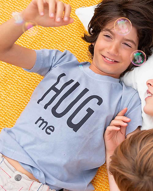 Growing Together Hug Me T-Shirt - Light Blue - Organic Cotton and Natural Colors T-shirts