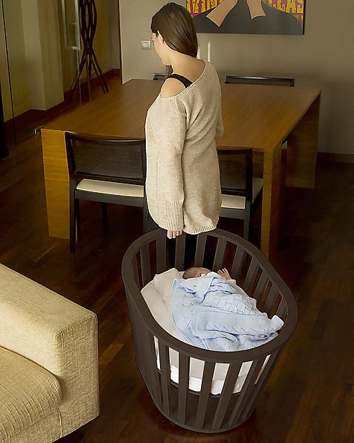 Guum Barcelona Miniguum, Transformable Wooden Crib, Chocolate - Becomes a playpen or table! Cribs & Moses Baskets