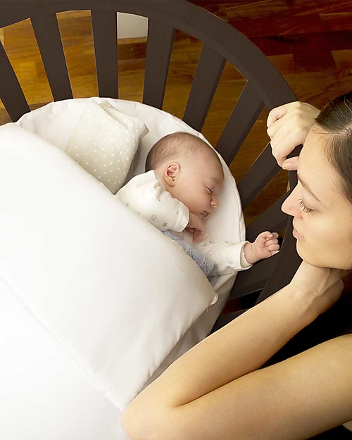 Guum Barcelona Miniguum, Transformable Wooden Crib, Chocolate - Becomes a playpen or table! Cribs & Moses Baskets