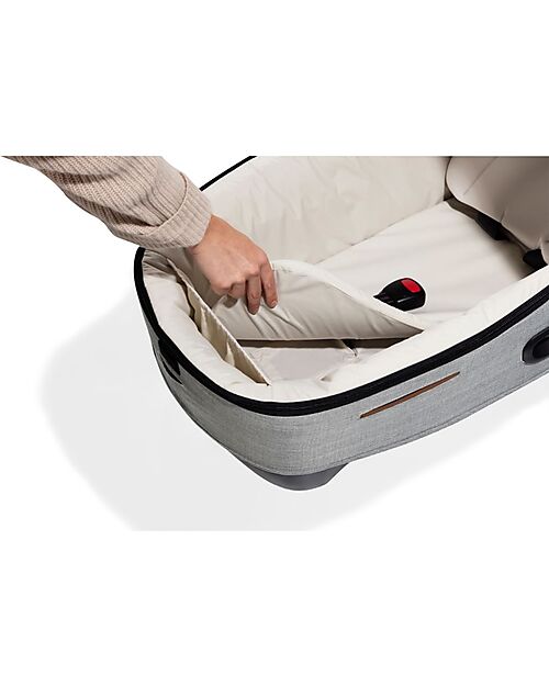 Joie  Calmi Oyster Carrycot + I-Base Isofix Rotante Encore  Pram Systems