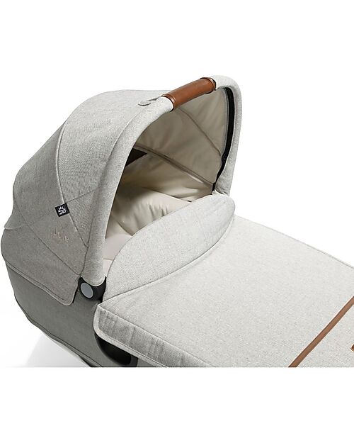 Joie  Calmi Oyster Carrycot + I-Base Isofix Rotante Encore  Pram Systems