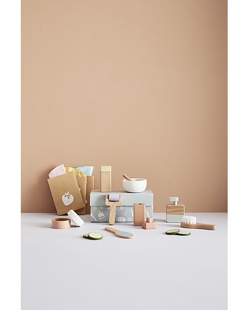 Kid's Concept Spa Play Set - Wood - 16 Pieces - Are you ready to relax? Pretend Play