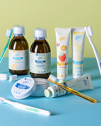 La Saponaria Extra Fresh Mouthwash - Mint and Goldenrod - 250 ml Toothpaste and Toothbrush