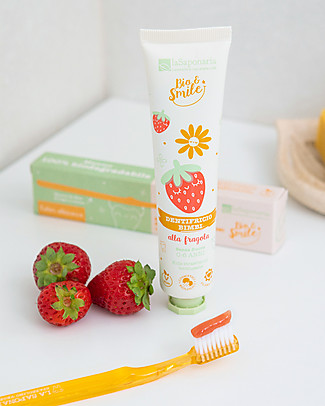La Saponaria Kids Soothing Toothpaste - Strawberry - 75 ml Toothpaste and Toothbrush
