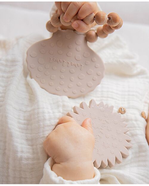 Label Label Teething Shell - Nougat - Silicone Teethers