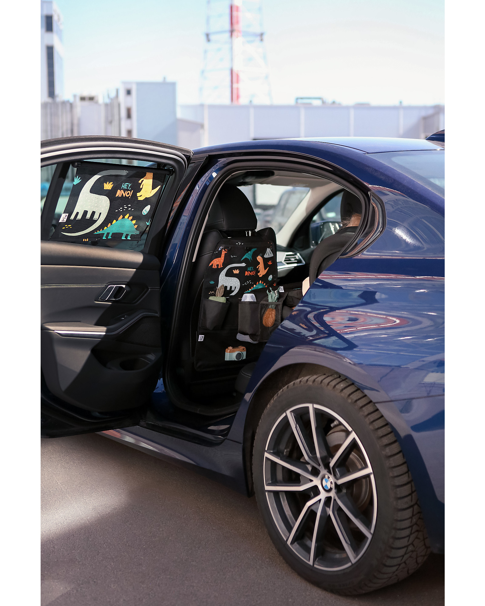 https://data.family-nation.com/imgprodotto/leokid-car-sun-shade-hey-dino-protects-from-uvb-rays-car-seat-accessories_454017_zoom.jpg