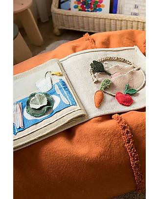 Lorena Canals Textile book - "Cool kids eat healthy" - Oli & Carol - (30x27 cm) Books