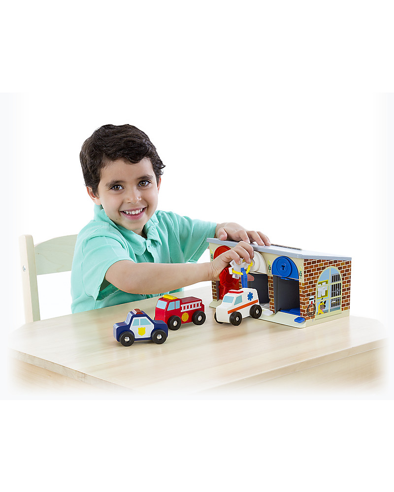 Melissa Doug Lock Roll Rescue Truck Garage Includes 3 wooden vehicles unisex bambini