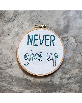 Numero 74 Embroidery Hoop Kit Never Give Up - 16 cm Art & Craft Kits