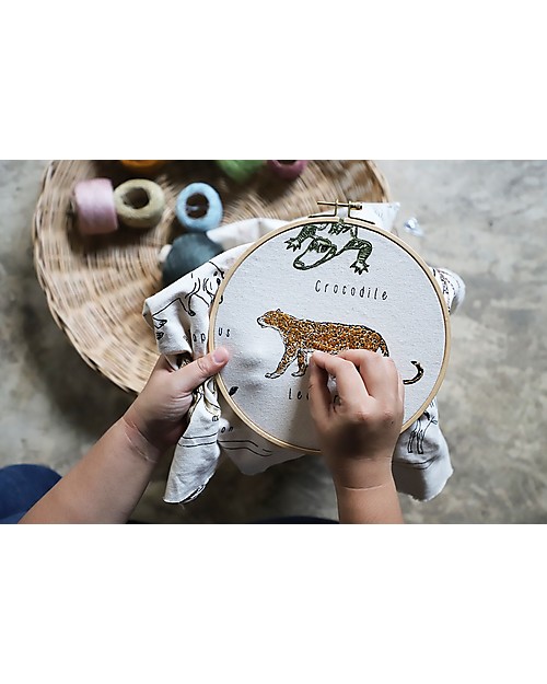 Numero 74 Embroidery Kit School Poster - Wild World - 50x70 cm Art & Craft Kits