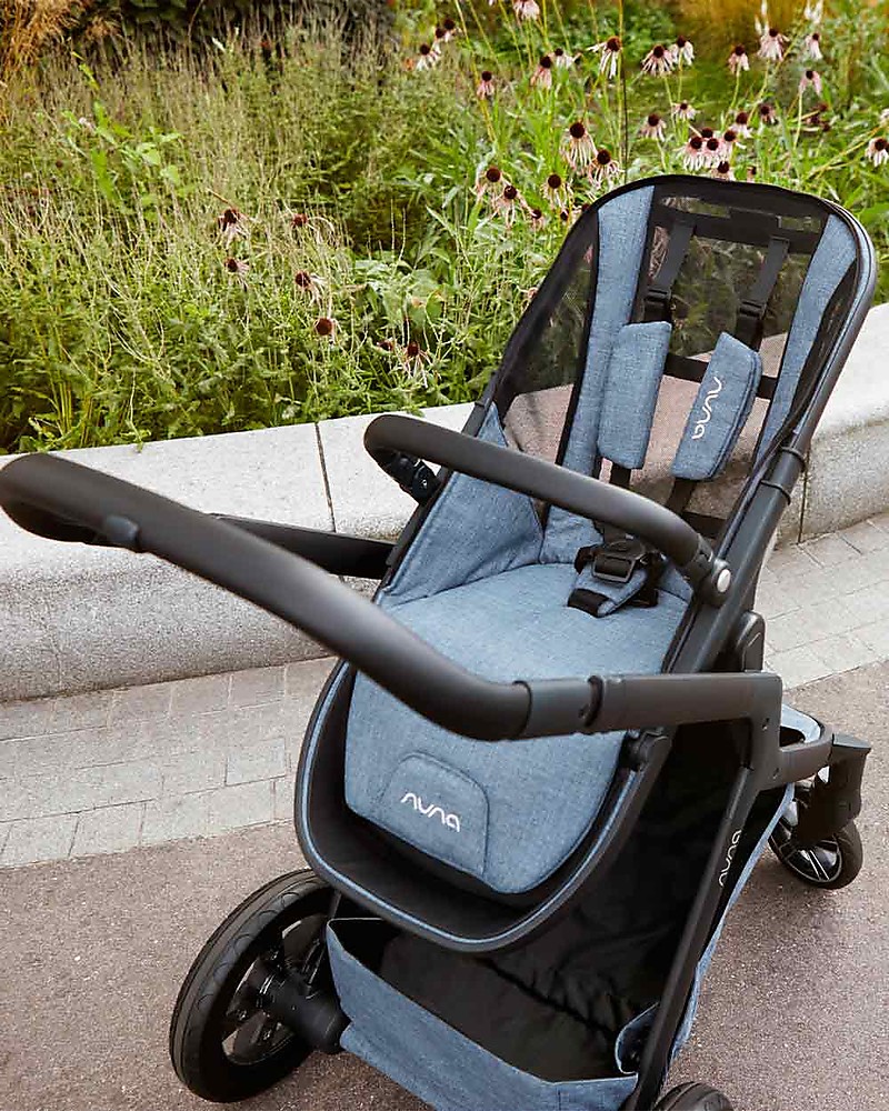 blue stroller and carseat