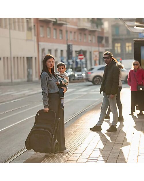 Nuna Ultralight Stroller TRVL lx - Caviar - Chocolate - Practicality and Style Lights Strollers