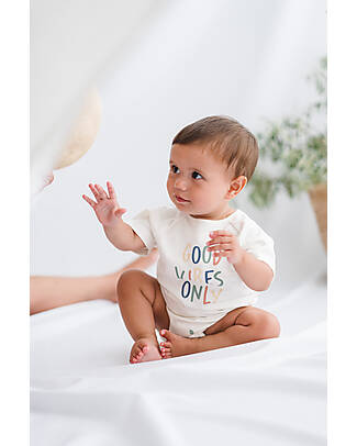 Petit Oh! Short Sleeve Body Basic - Good Vibes Vainilla - Pima Cotton Short Sleeves Bodies