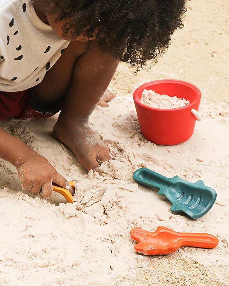 beach bucket and spade set