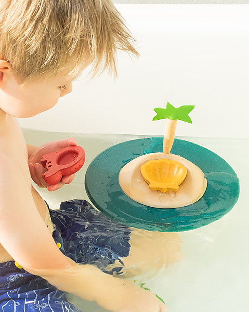 PlanToys Wooden Floating Island, 21 x 21 cm - Eco-friendly fun! Beach Toys