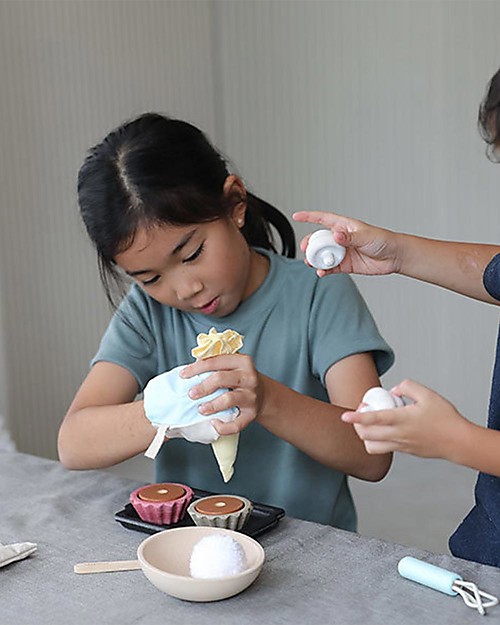 PlanToys Wooden Toy Set Cupcakes Wooden Food