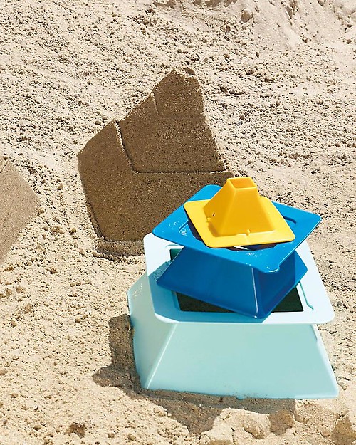 https://data.family-nation.com/imgprodotto/quut-pira-pyramids-3-layered-pyramid-construction-beach-toys_61203.jpg