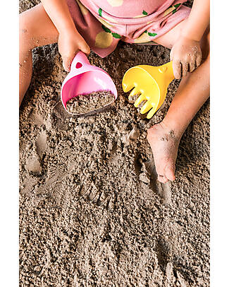 Quut Raki - Gardening Rake and Beach Scoop - Banana Pink Beach Toys