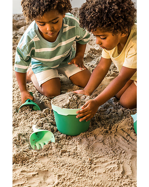 Quut Raki - Gardening Rake and Beach Scoop - Garden Green Beach Toys