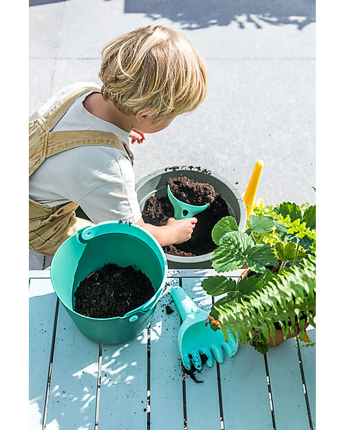 Quut Raki - Gardening Rake and Beach Scoop - Garden Green Beach Toys