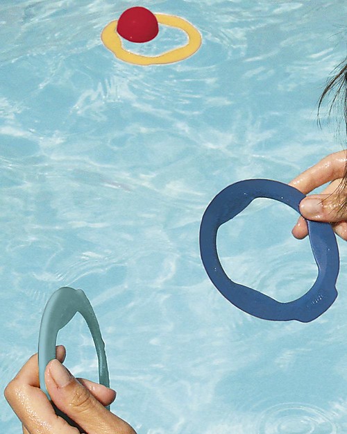 Quut Ringo set with 6 Rings and a Ball - Multicolored - Lightweight and environmentally friendly Beach Toys