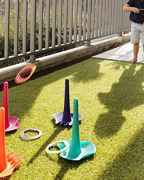 Quut Ringo set with 6 Rings and a Ball - Multicolored - Lightweight and environmentally friendly Beach Toys