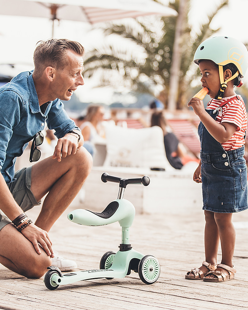 https://data.family-nation.com/imgprodotto/scoot-and-ride-2in1-scooter-and-balance-bike-highwaykick-1-kiwi-from-1-up-to-5-years-old-scooters_82500_zoom.jpg