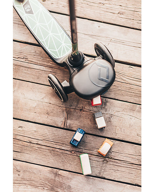 Scoot and Ride HWK2 Lifestyle Kids Scooter - Green Lines - 2 to 5 years - Up to 50kg! Scooters