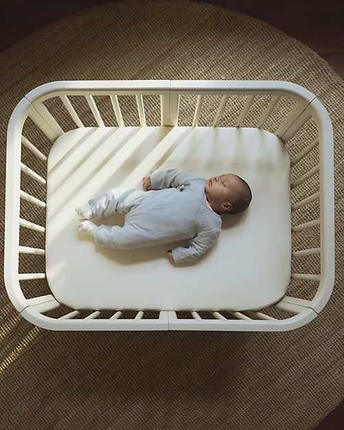 Stokke Nighti Mini Evolutive Crib - Vanilla White - Beech Wood Cots and Cotbeds
