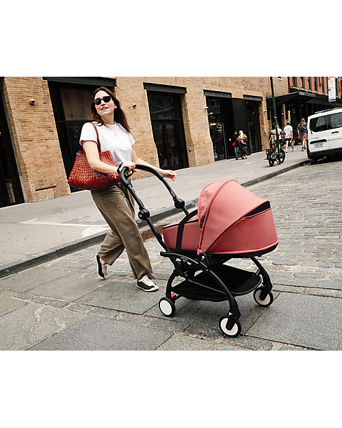 Stokke YOYO5 Stroller Frame - Black + Bassinet 0+ - Taupe Pushchairs