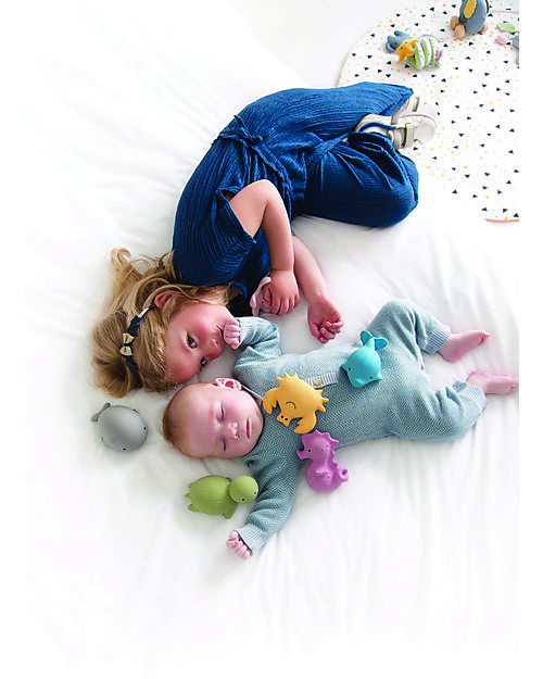 Tikiri 3-in-1 Rattle, Teether, Bath Toy - Crab, Ocean Buddies, Gift Box - 100% Natural Rubber Bath Toys