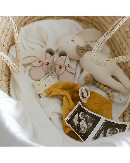 Tikiri Giraffe Comforter with Rubber Teether, Yellow - Natural Rubber and Organic Cotton Doudou & Comforters