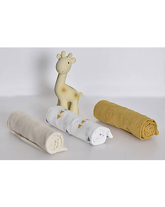 Tikiri Giraffe Gift Set - Three Muslin Squares with Giraffe Rubber Teether Muslin Swaddle