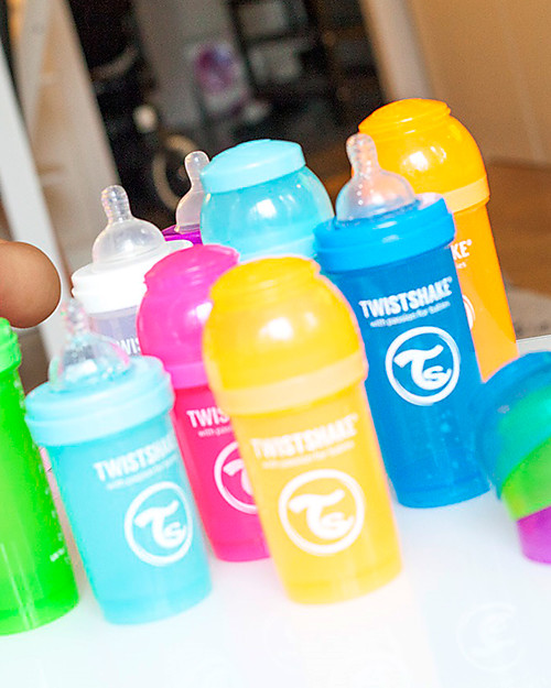 Twistshake Anti-Colic Baby Bottle 260 ml Teat M, Orange Sunbeam - Includes formula container and mixing net. BPA, BPS and BPF-free! Baby Bottles