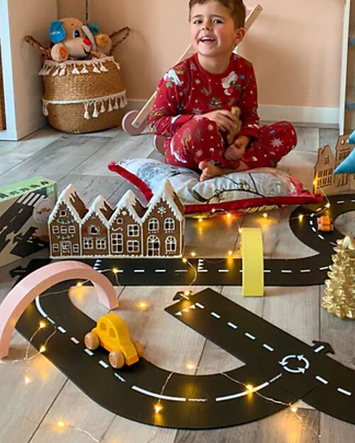 Waytoplay Flexible Track for Toy Cars - 24 pieces and 1 Toy Car - It Adapts to Every Surface! Wooden Toy Cars, Trains & Trucks