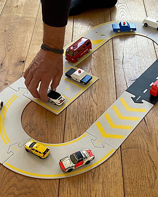 Waytoplay WaytoPlay Eco-Friendly Car Track - Road to Recovery - 8 Pieces in Recycled Cardboard Wooden Toy Cars, Trains & Trucks