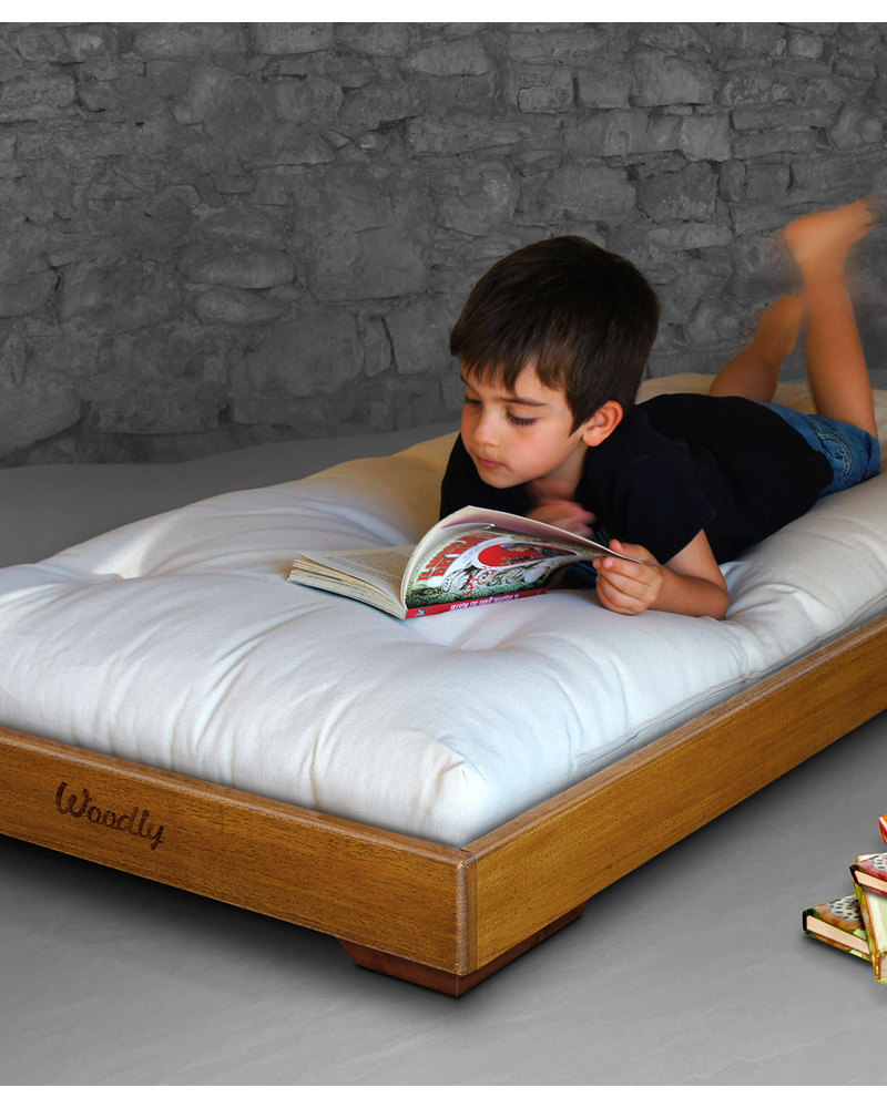 https://data.family-nation.com/imgprodotto/woodly-pure-montessori-bed-small-120x60-cm-natural-made-in-italy-montessori-beds_7580_zoom.jpg